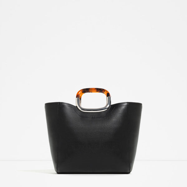 TOTE WITH HANDLE DETAIL