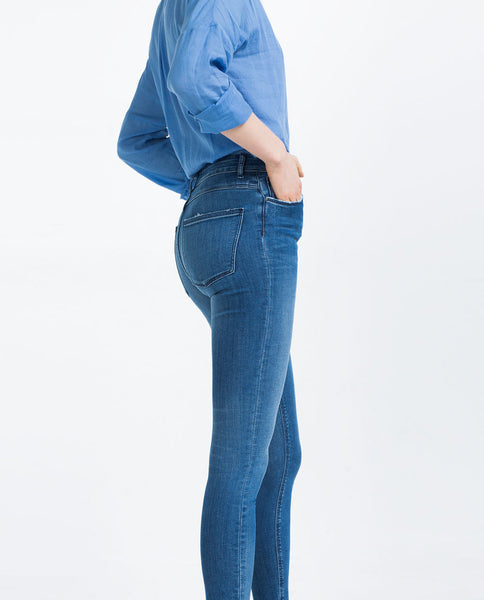 HIGH-WAIST JEANS