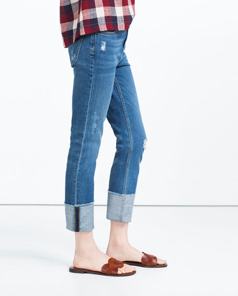 STRAIGHT CUT MID RISE CROPPED JEANS